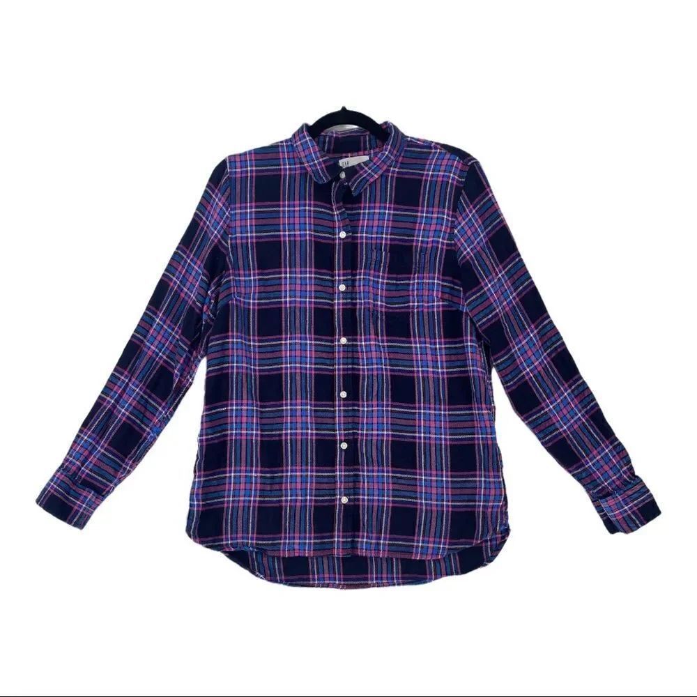 Gap Women's Medium Plaid Fitted Boyfriend Shirt